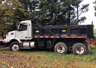 2004 Volvo Dump Truck